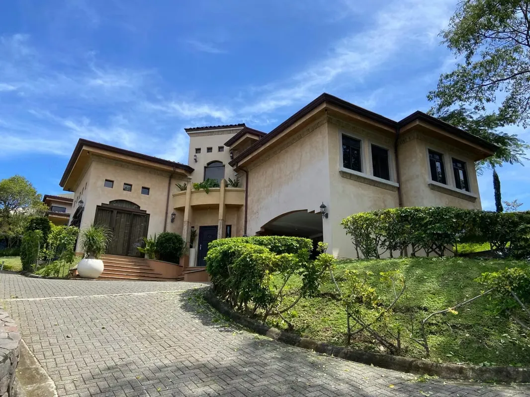 HOUSE FOR RENT IN VILLA REAL