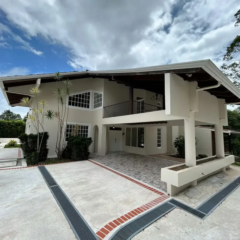 Venta Hermosa casa en residencial en Tres Ríos id 39669