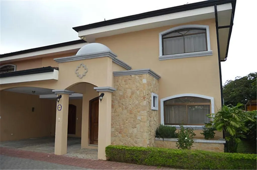 Venta de casa en condominio en La Ribera de Belén, Heredia