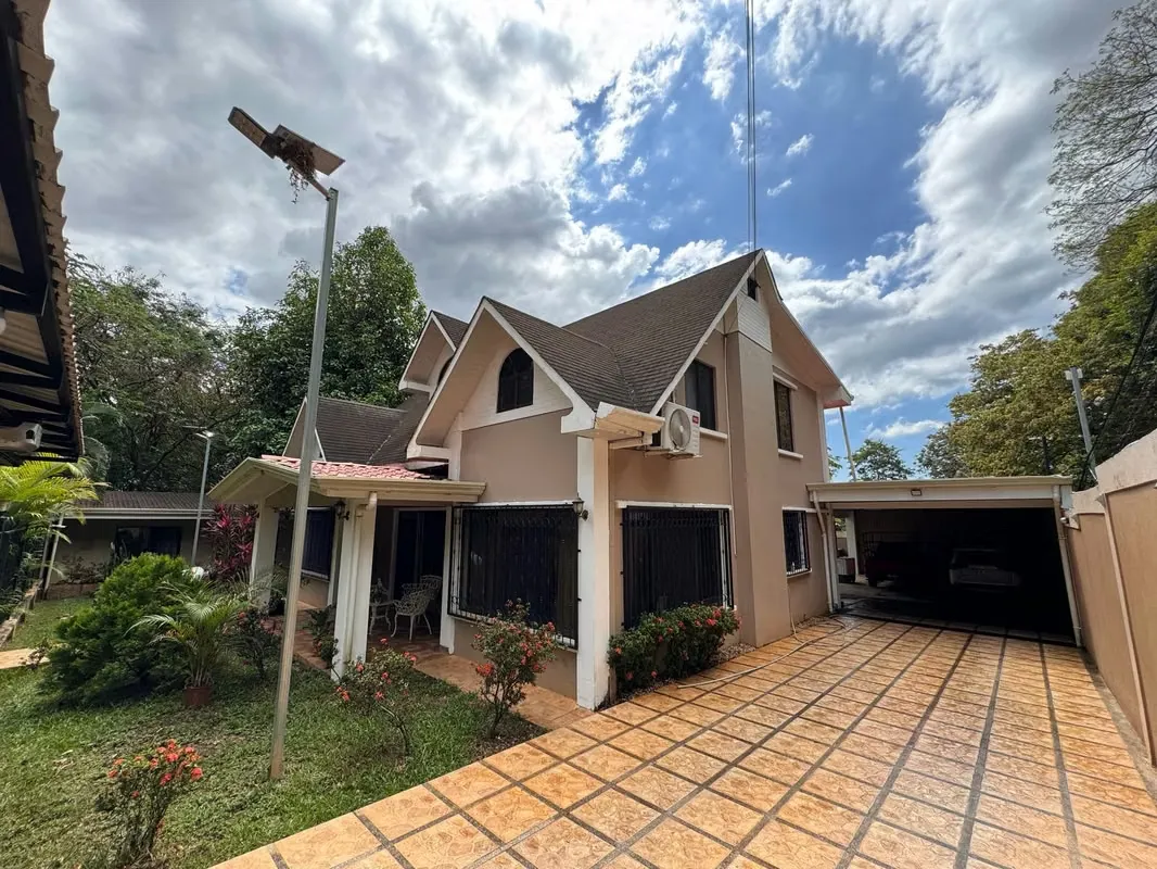 House for Sale in Esparza, Puntarenas – Spacious, Central, with Additional Apartments!