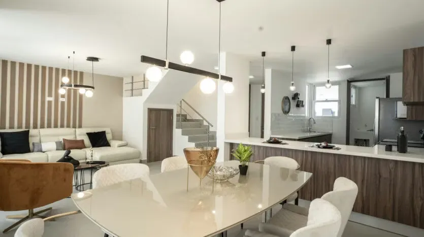 Aproveche la oportunidad de estrenar casa dentro de un exclusivo condominio de 52 unidades en Escazú, con la oportunidad de elegir entre 3 preciosos modelos.