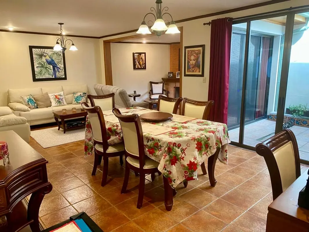 Se vende linda casa en Barrio freses Curridabat