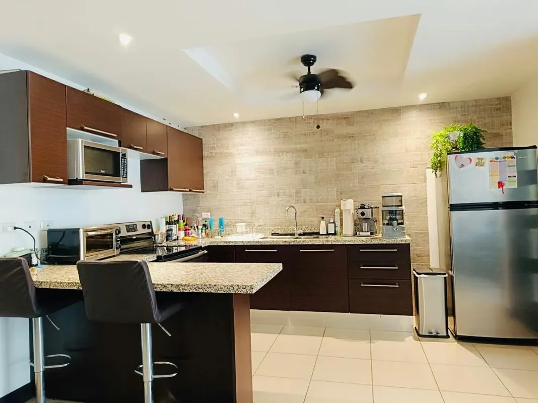 Venta de Casa en Condominio Santa Ana Hills, cerca de Cruz Roja.