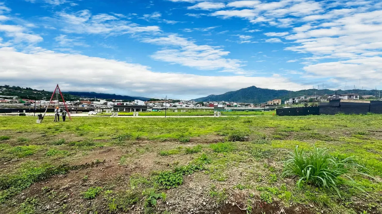 Se vende Lote en Condominio Avenida del Este, Ayarco (AD).