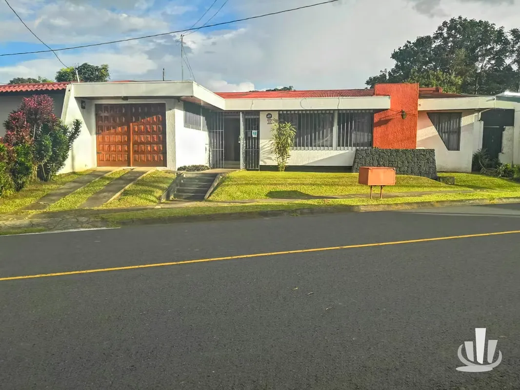 Ubicada en una de las zonas de mayor plusvalía de Sabanilla, esta propiedad es perfecta para quienes buscan un hogar espacioso o un ...