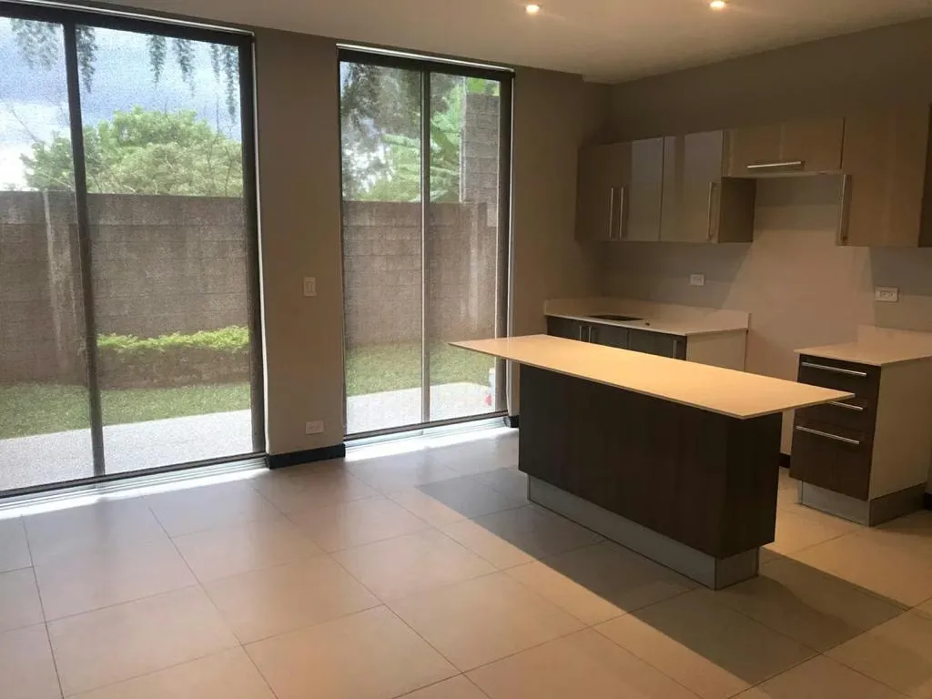 SE VENDE APARTAMENTO DE 1 HABITACION EN CONDOMINIO BOUTIQUE - PINARES - CURRIDABAT