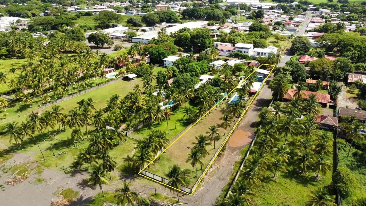Oportunidad única: terreno en venta frente a la playa en Puntarenas