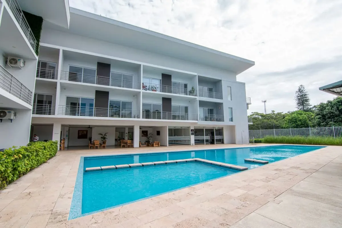 VENTA DE APARTAMENTO CON LINEA BLANCA, SAN JOSE, SANTA ANA, POZOS, CONDOMINIO URBAN FLATS