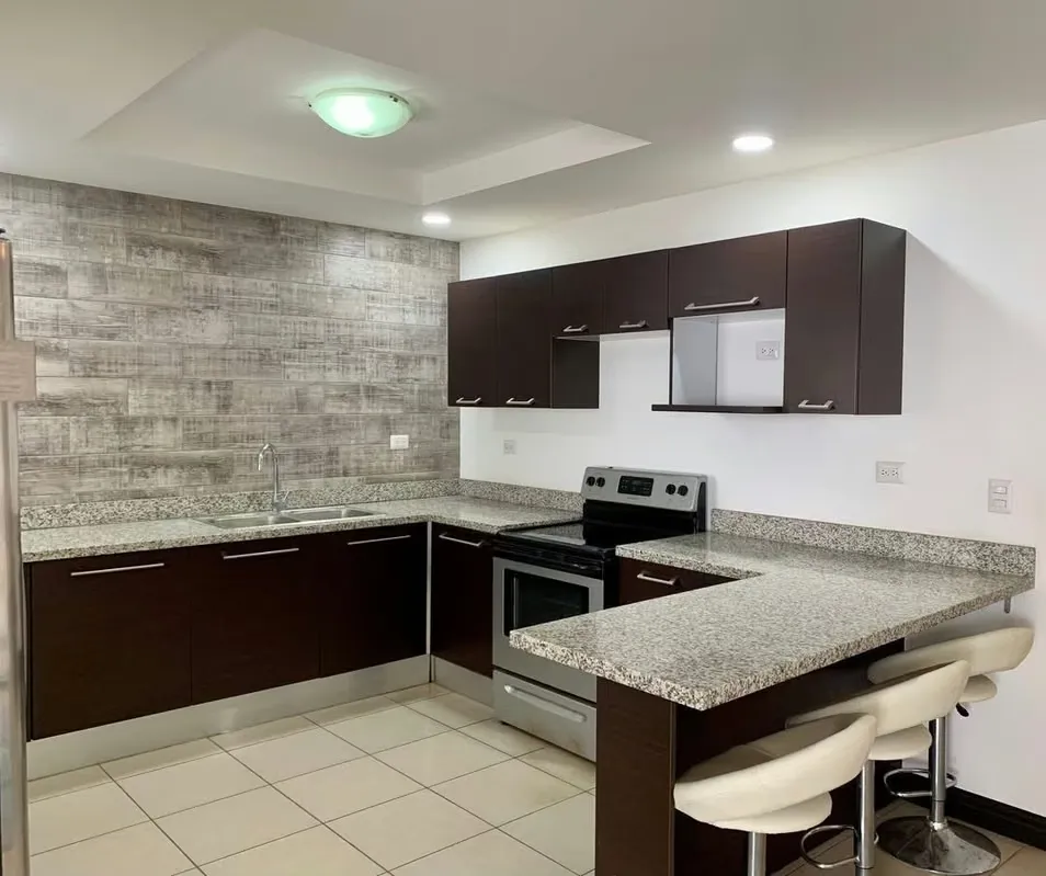 VENTA  CASA EN CONDOMINIO GUACHIPELÍN, ESCAZÚ*