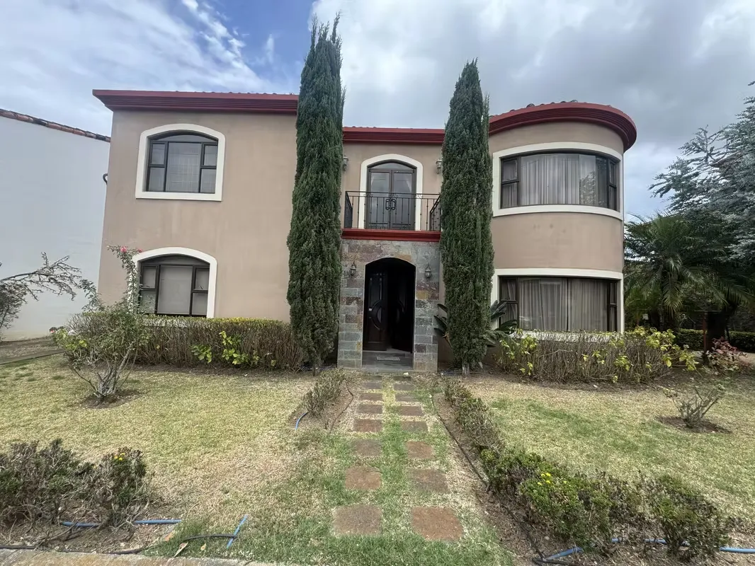 EXCLUSIVE HOUSE FOR SALE IN CONDOMINIUM ALBACETE, CARTAGO!