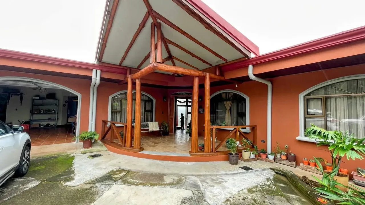 COUNTRY/CHALET STYLE HOUSE FOR SALE IN SAN RAMON COSTA RICA
