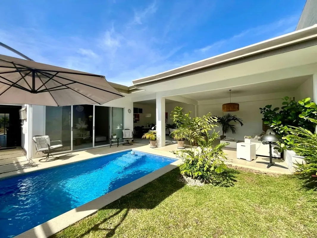ONE-STORY HOUSE FOR SALE IN CONDOMINIUM IN GUACHIPELIN