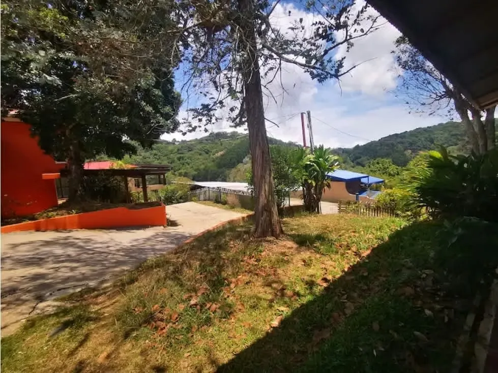 Se vende grande y linda propiedad con financiamiento disponible, una excelente inversión con precio de oferta y ...