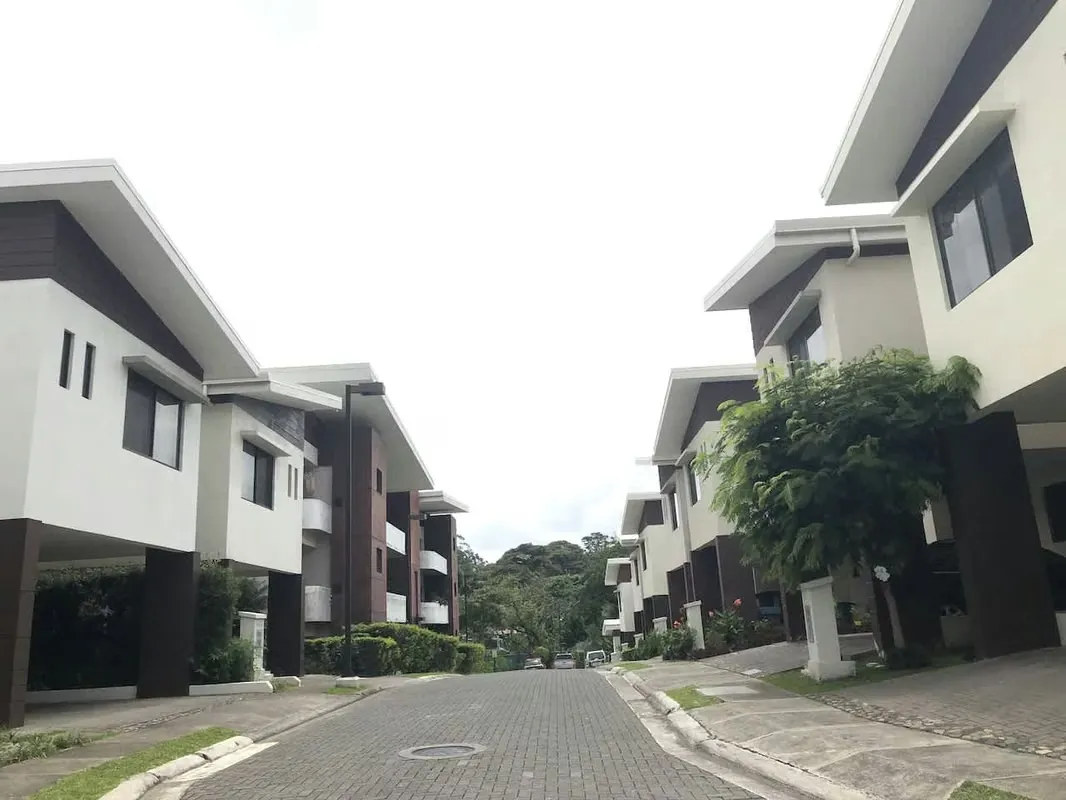 VENTA DE CASA EN CONDOMINIO - SAN ANTONIO DE ESCAZU