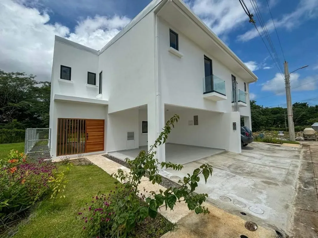 Casas de 3 habitaciones  en comunidad cerrada en Villareal, Tamarindo