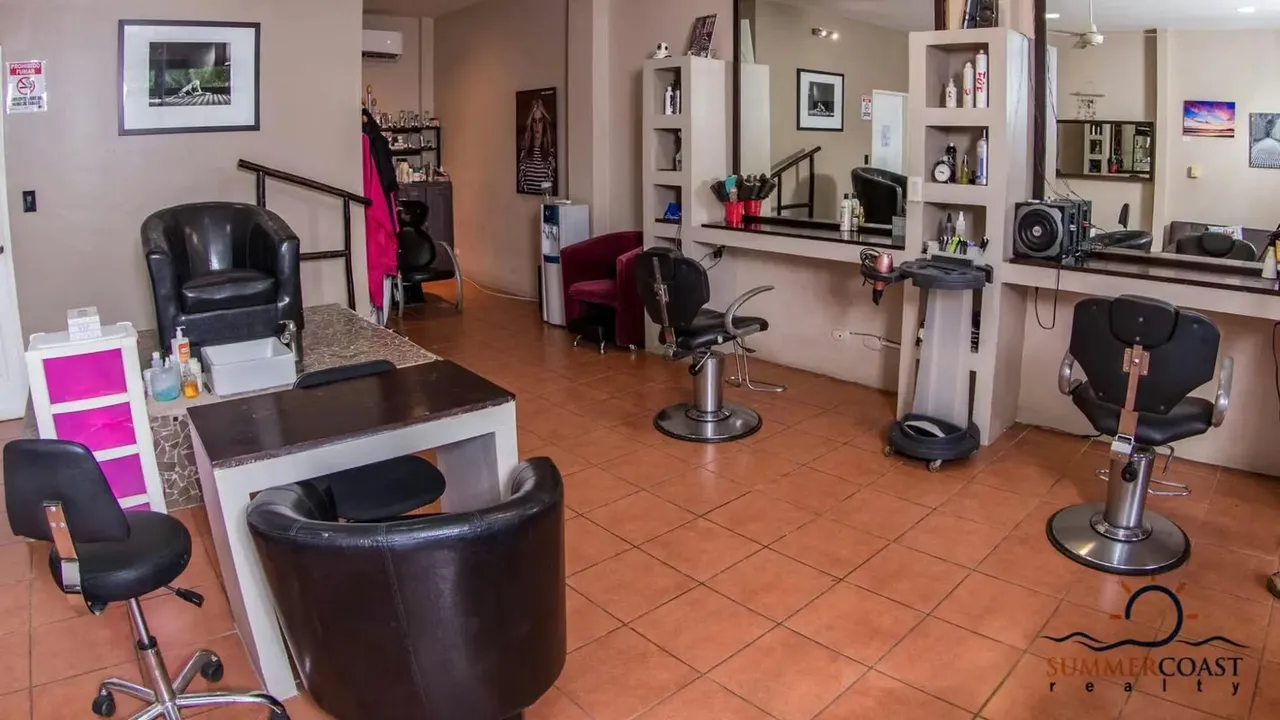 Peluquería y salón de spa establecido y rentable.