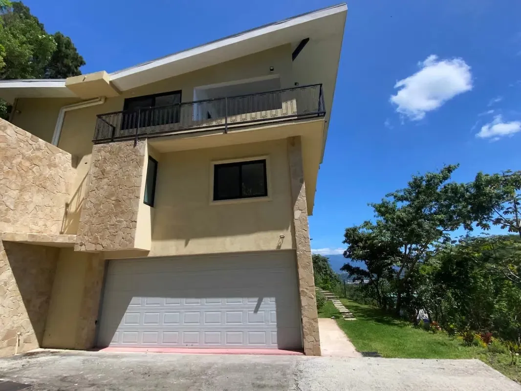 CASA NUEVA EN RESIDENCIAL - RIO ORO