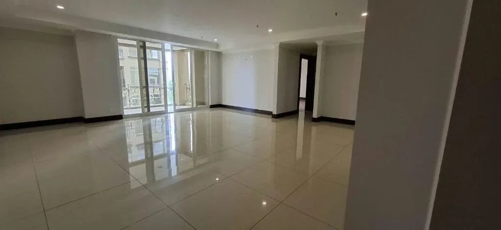 Espectacular apartamento sumamente amplio disponible en alquiler en Condominio ubicado en La