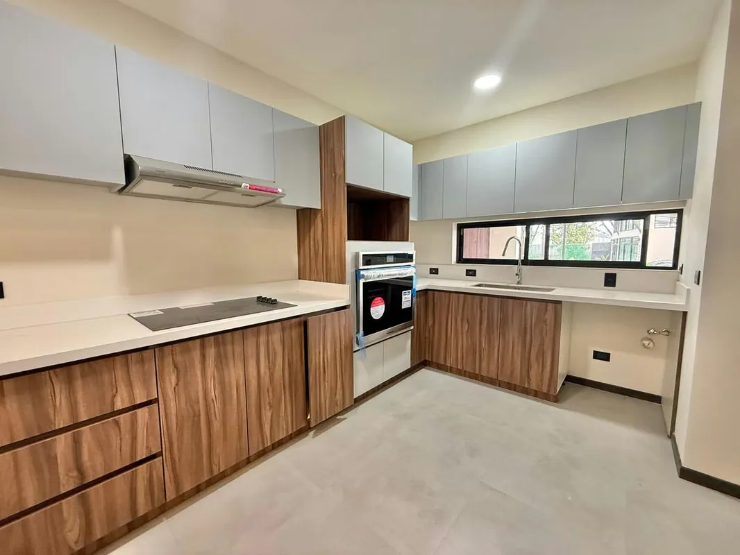 ALQUILER Y VENTA  DE CASA NUEVA EN SANTA ANA*