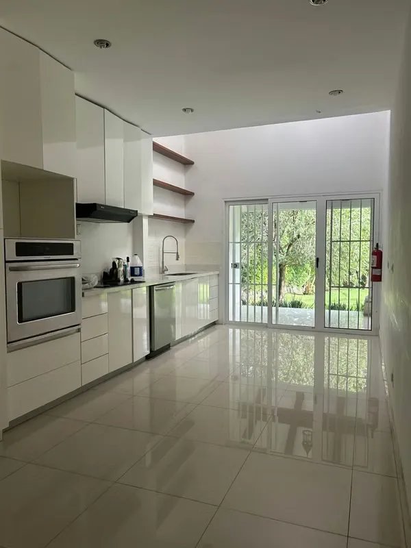 SE VENDE CASA EN RESIDENCIAL VALLE DEL SOL, SANTA ANA