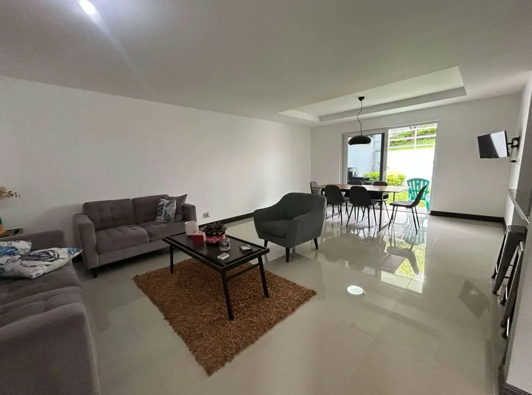 Venta townhouse contemporáneo en Guachipelín, Escazú
