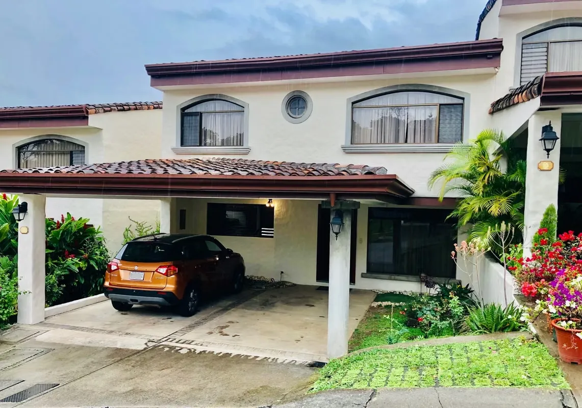 ESCAZU CERCA de LA PACO! AMPLIA CASA EN CONDOMINIO 3 HAB + SERVICIO