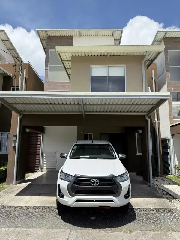 Venta de Casa de Estilo Moderno en Condominio Ciudad del Valle – Tejar, Cartago