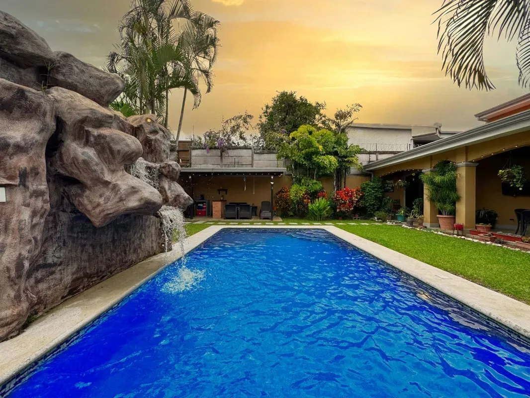VENTA DE CASA EN ESCAZÚ