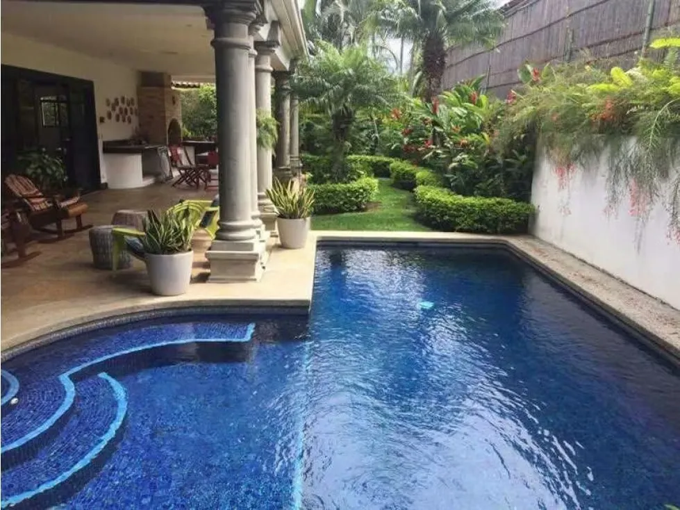 Casa en Venta en Lindora Santa Ana, con piscina privada. 5PDC9439208
