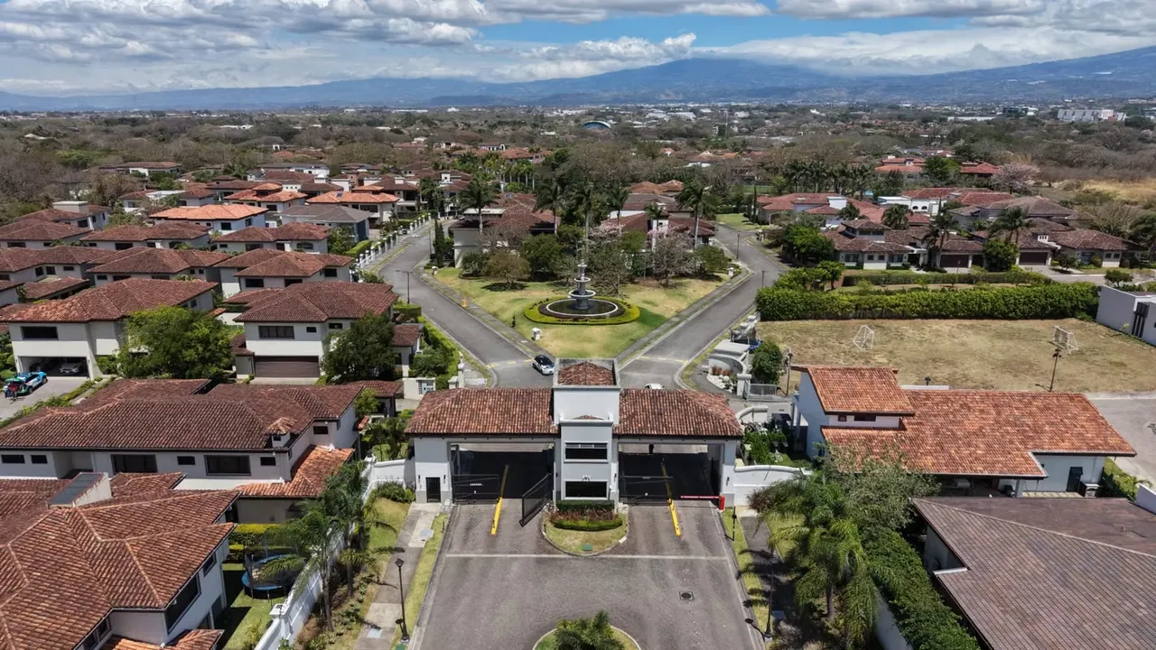 Venta | Oportunidad de inversión Casa en Hacienda El Sol