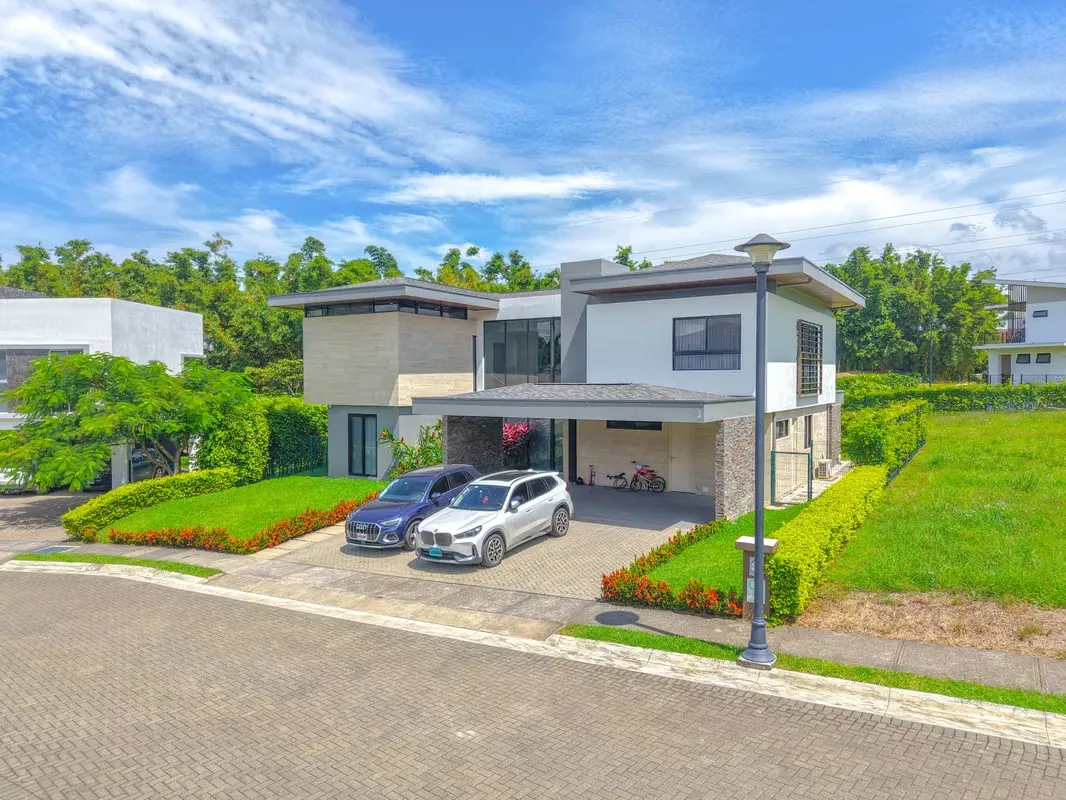 Condominio Espavel, La Guácima | Una casa moderna, amplia y llena de detalles; y que lo tiene todo