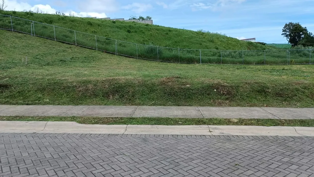 RR id 40697 Venta de Lote en Condominio con Amenidades