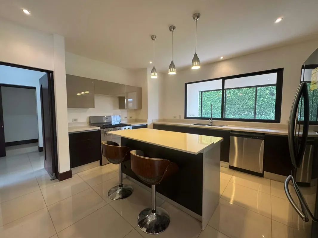 HOUSE FOR RENT IN LOMAS DEL VALLE*