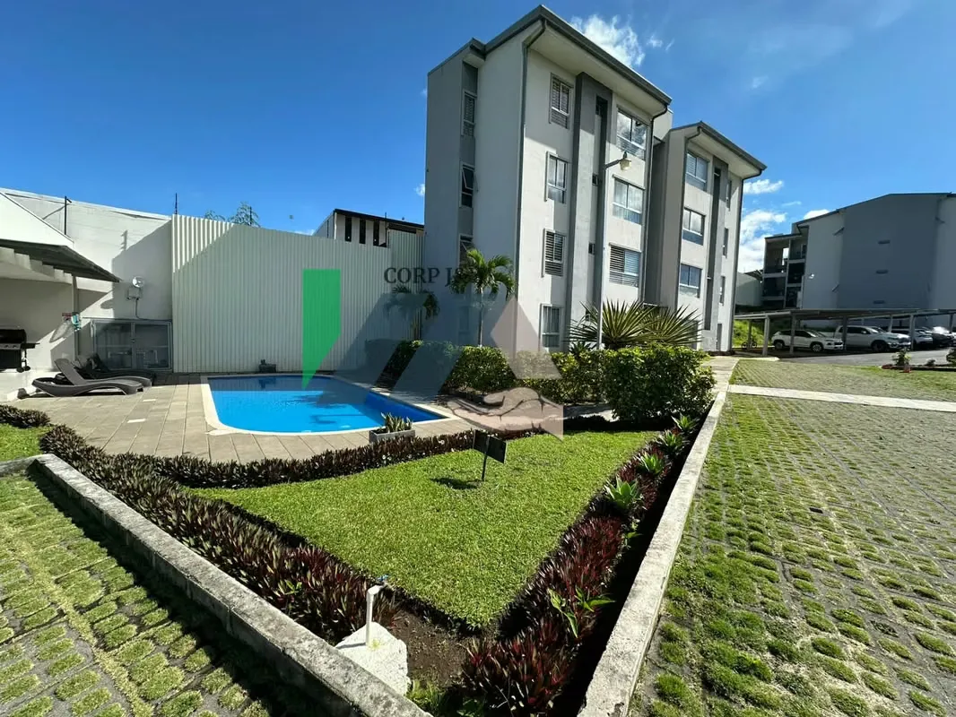 Spacious, illuminated and strategically located near supermarkets, restaurants, bus stops, with easy access to Heredia