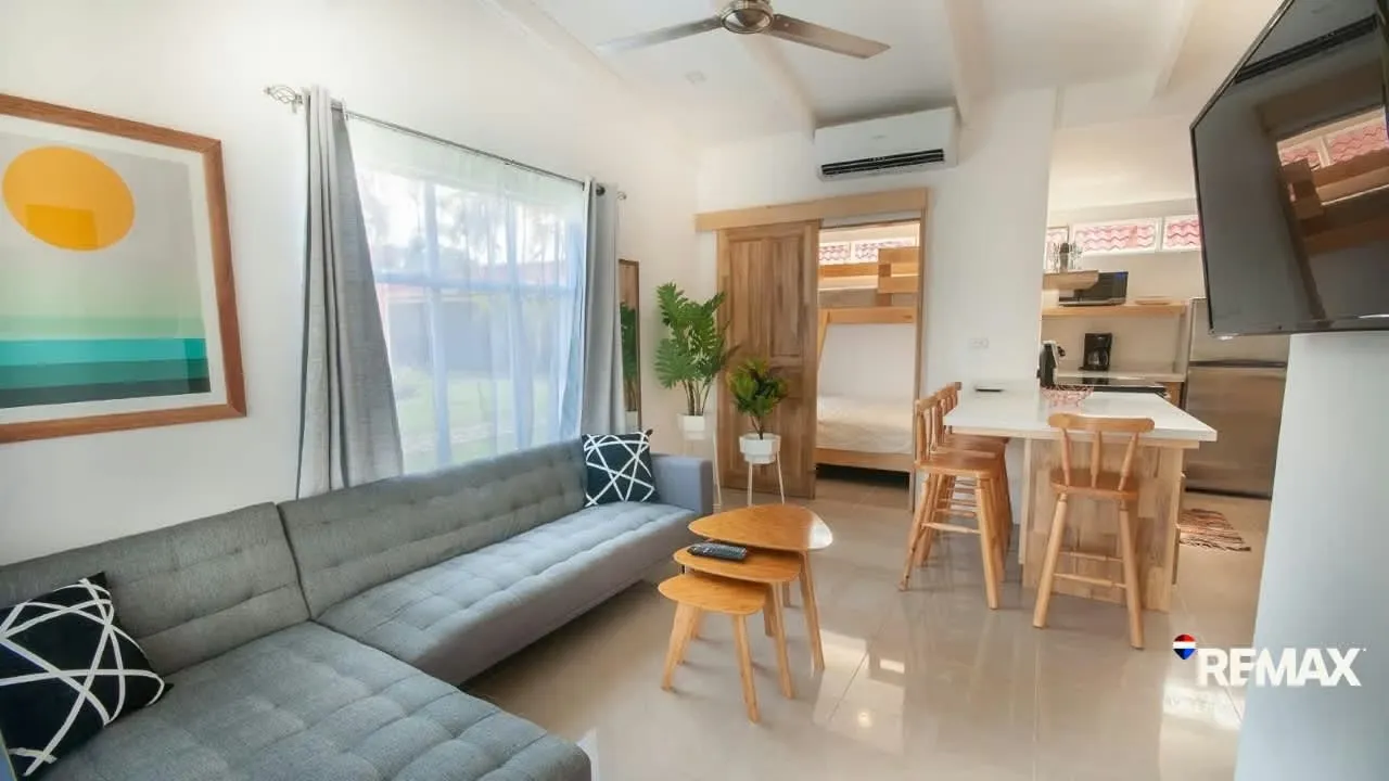 Venta de Condo-Condominio Totalmente Remodelado en Playa Jacó: Excelente Historial de Alquileres