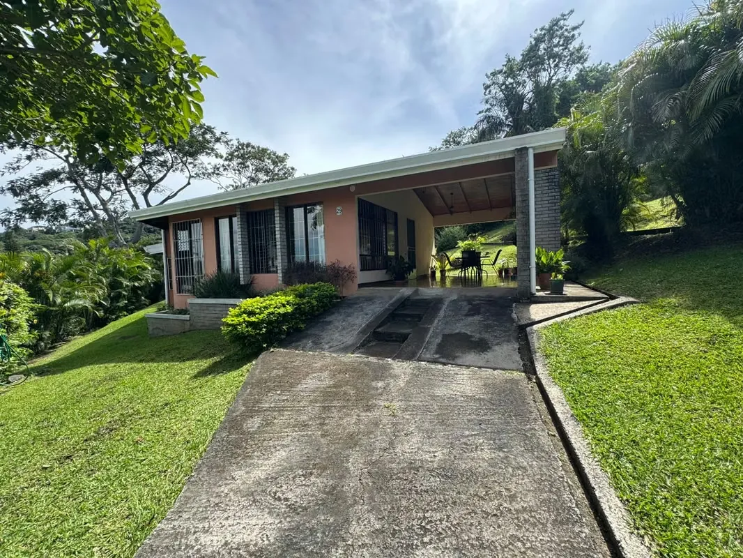 Casa en Venta en Santa Ana – Altos de las Palomas