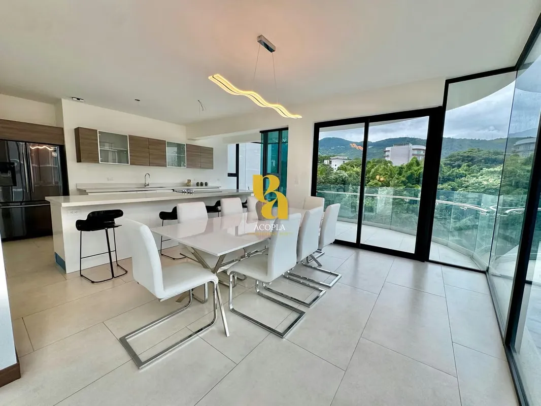 Casa moderna en alquiler con línea blanca – Guachipelín 3-10, Escazú
