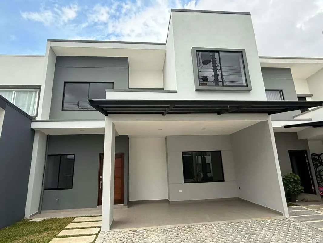 3005 / Casa / NUEVA / venta / Concepción / Moderna / Terraza / Espaciosa