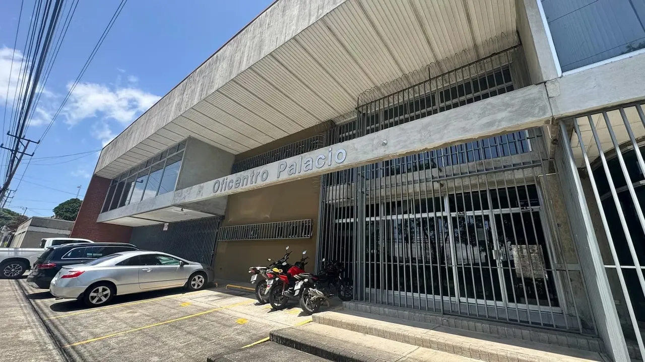 Venta de oficina en Oficentro Palacio, La Uruca, San José (AD)