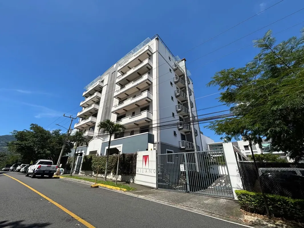 Moderno apartamento en venta en torre en Trejos Montealegre, Escazú