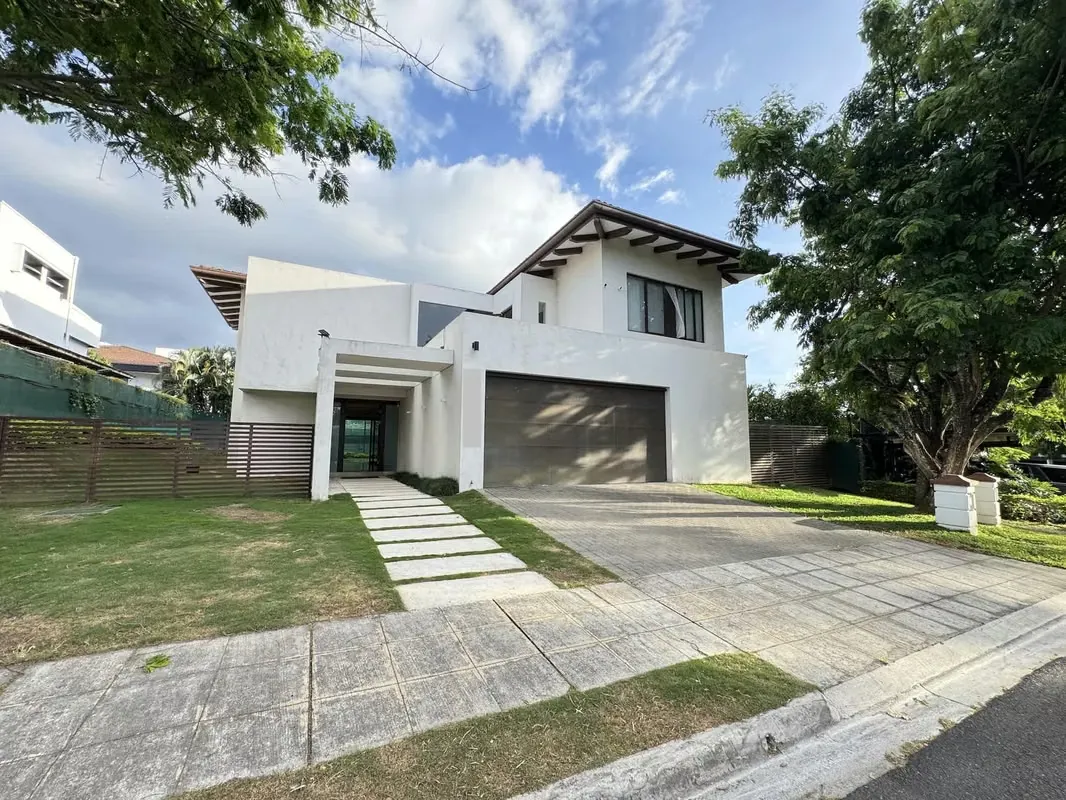 Se vende Casa de lujo en Valle del Sol, Pozos, Santa Ana (AD).