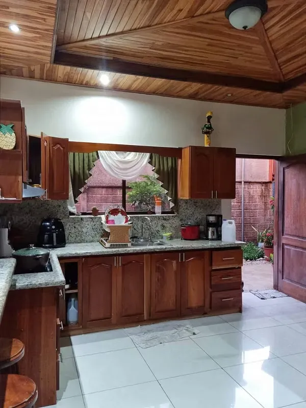 House for sale in Alajuel- Roble 1 level