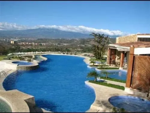 SE ALQUILA hermoso apartamento amueblado en Santa Ana – Avalon Country