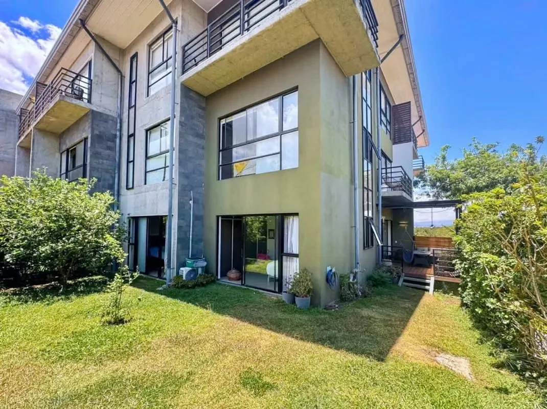 En el corazón de Santa Ana, una de las zonas más exclusivas y convenientes del Valle Central, se encuentra este moderno ...