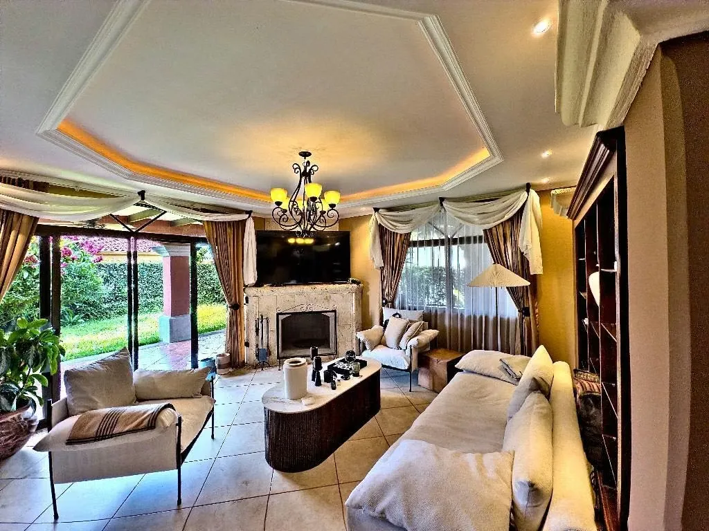 HOUSE FOR SALE MONTEALEGRE HILLS THAT COMBINES LUXURY LOCATION AND DESIGN IN CURRIDABAT PINES