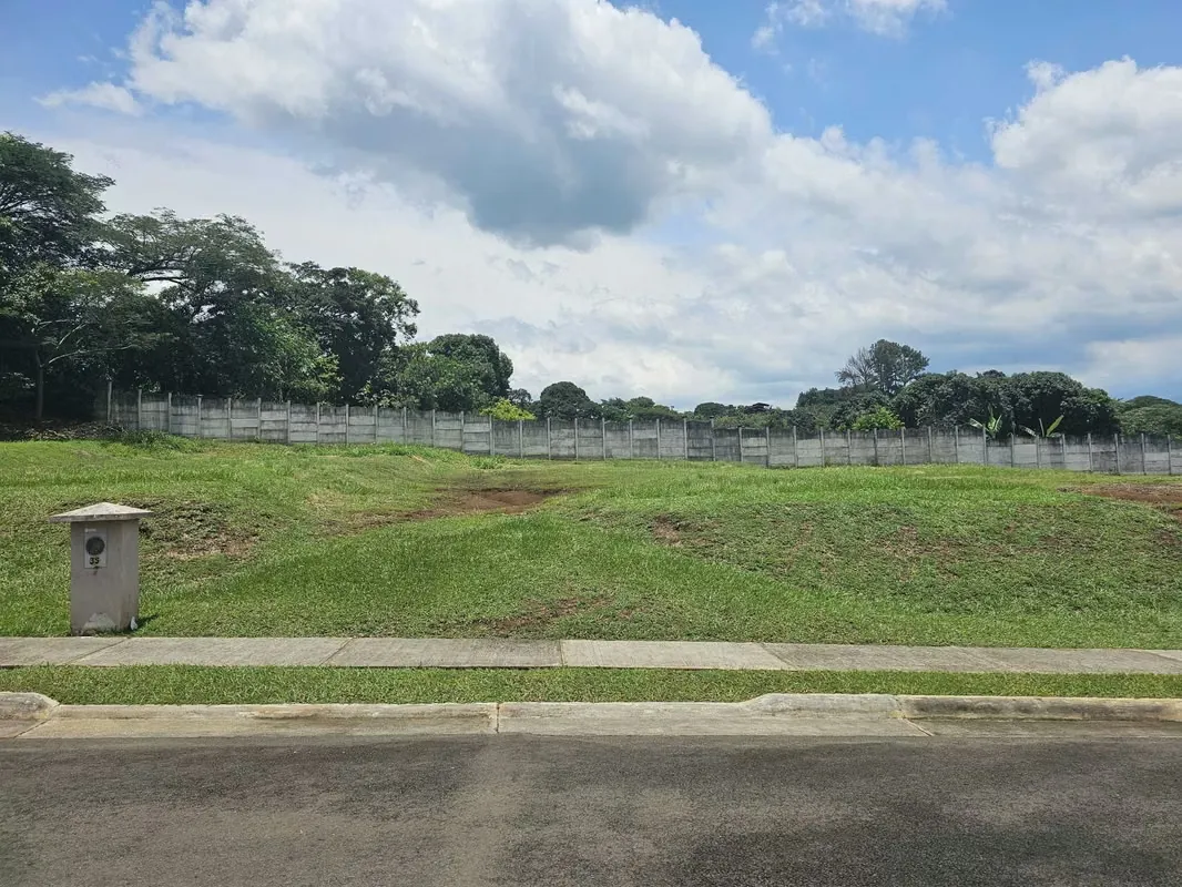 MA Asesoría Vende lote en el bello Condominio Residencial Hacienda Santander, en Grecia