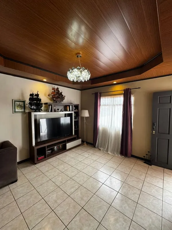 SE VENDE CASA EN URBANIZACIÓN EL BOSQUE, SAN RAFAEL DE OREAMUNO