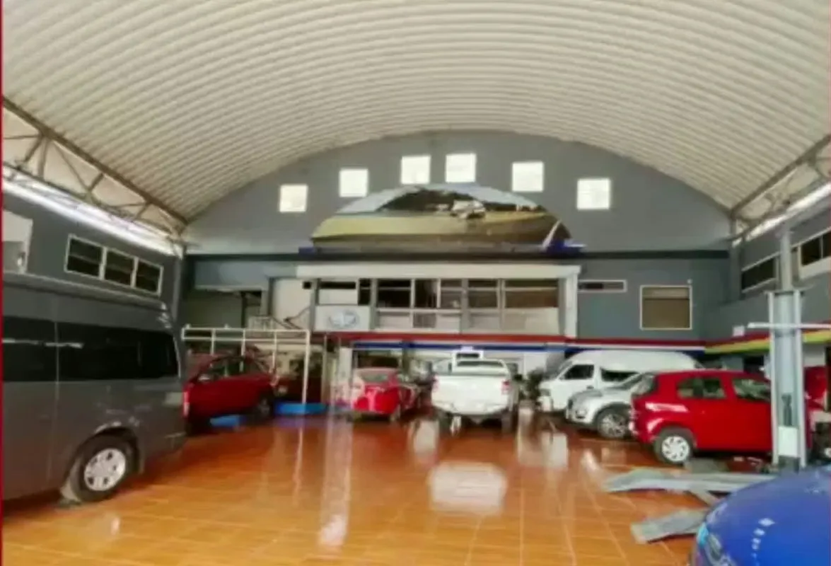 Propiedad Comercial con extensa bodega y Casa, San Sebastián