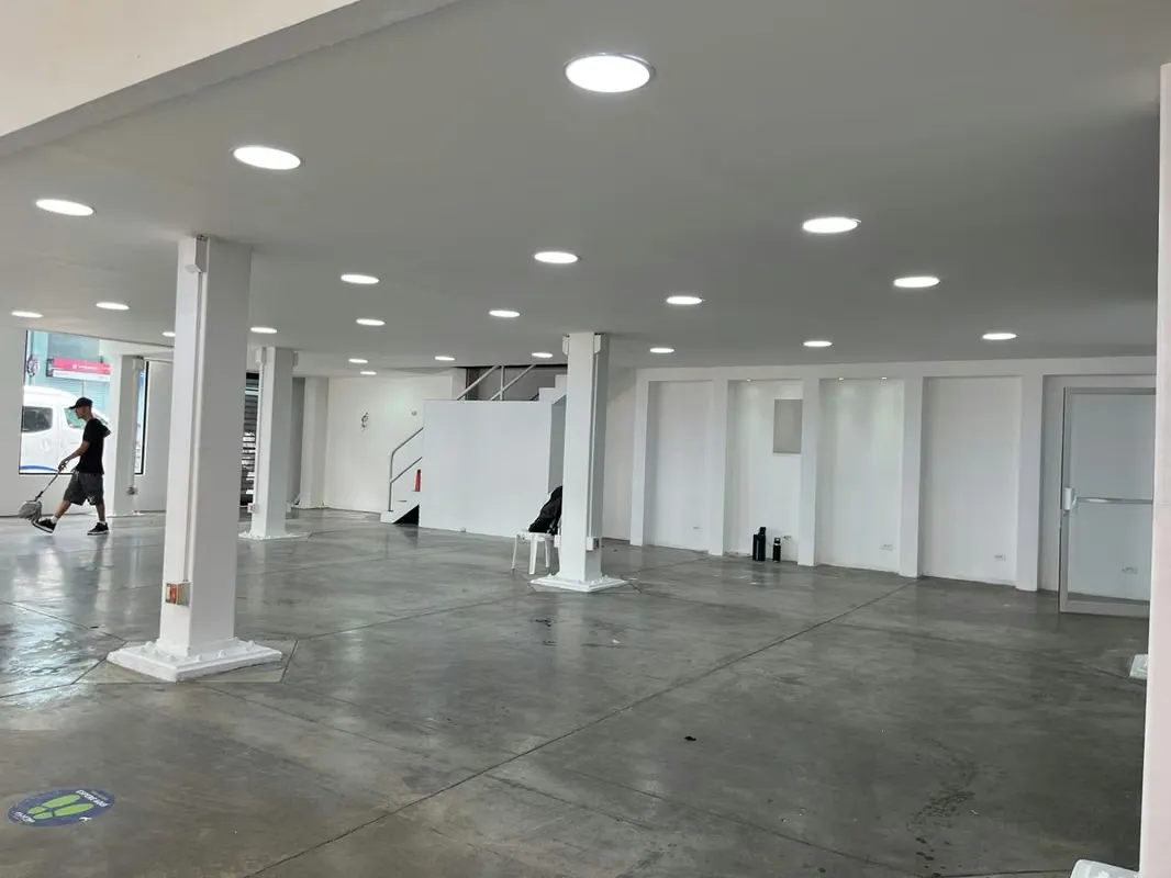 Edificio comercial San José centro 880m2
