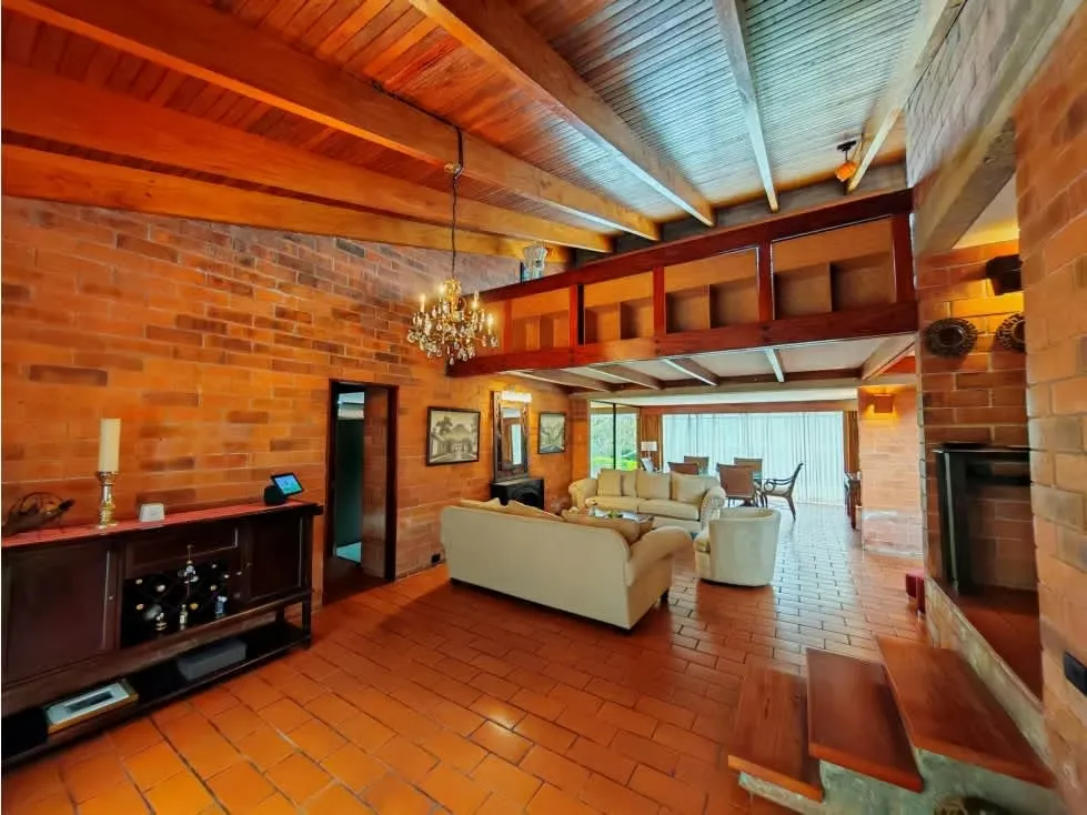 Venta de Casa Independiente en San Antonio, Escazú, San José